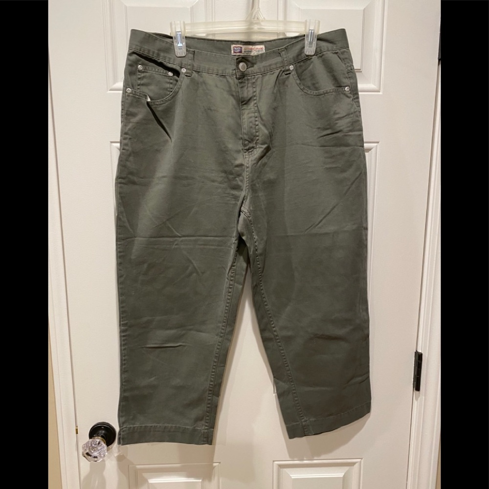 Faded Glory Cotton Olive Capri - Size 16